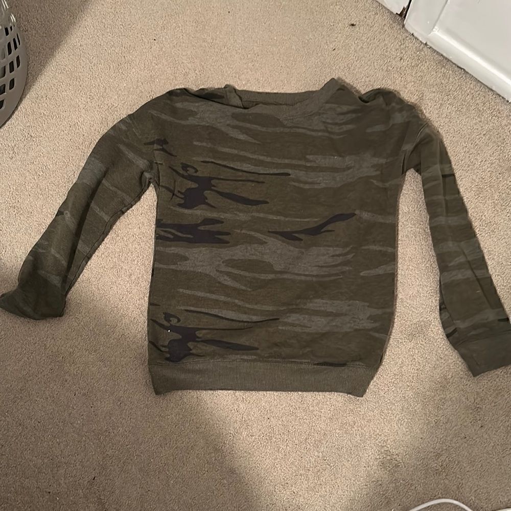 Zoe + Liv Camo XS Top